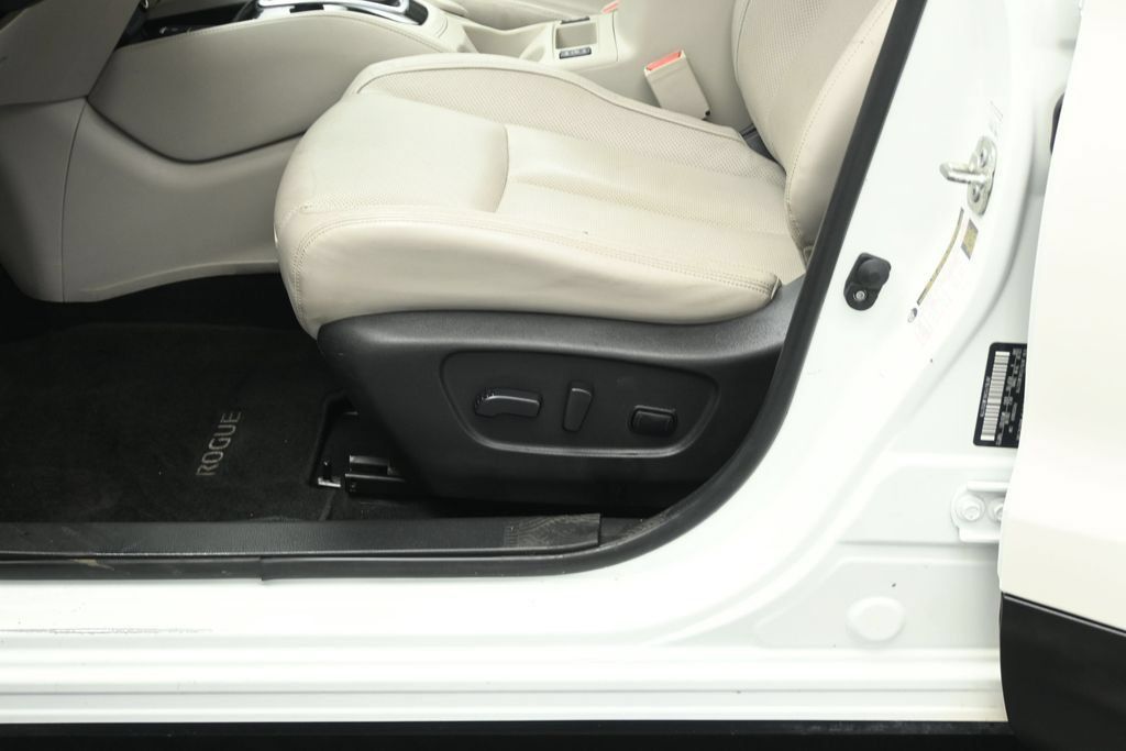 Used 2020 Nissan Rogue Sport SL w/ Premium Package FWD image 11