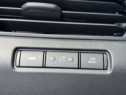 Used 2025 Nissan Altima 2.5 SV FWD image 19