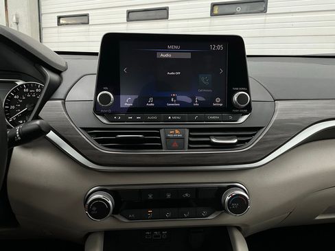 Used 2025 Nissan Altima 2.5 SV image 26