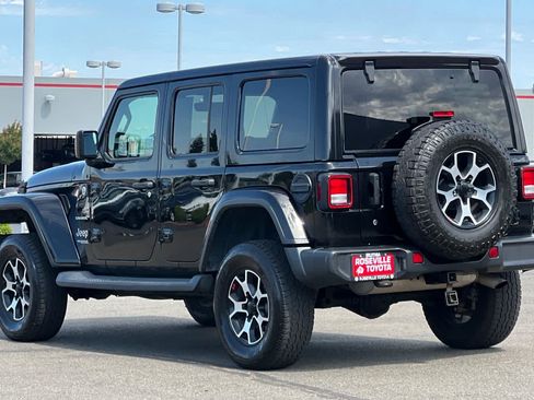 Used 2018 Jeep Wrangler Unlimited Sahara w/ Uconnect 4C Nav & Sound Group AWD/4WD image 7