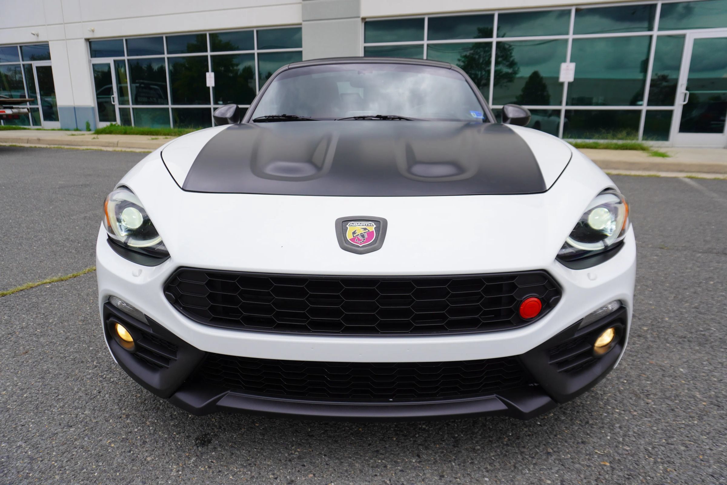 Used 2018 FIAT 124 Spider Abarth w/ Convenience Group RWD image 2
