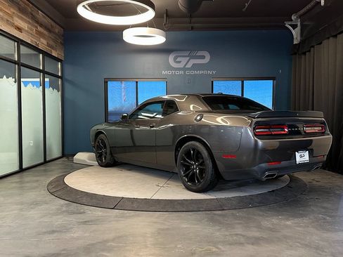 Used 2018 Dodge Challenger SXT w/ Blacktop Package RWD image 5