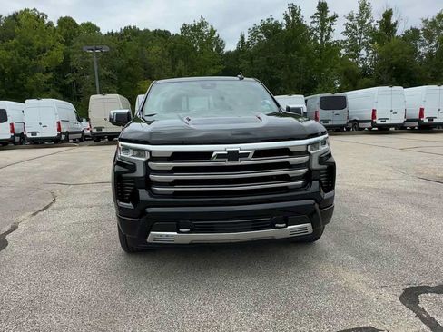 Certified 2024 Chevrolet Silverado 1500 High Country w/ Technology Package AWD/4WD image 3