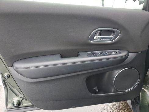 Used 2018 Honda HR-V EX image 17