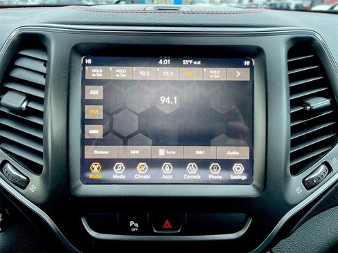 Used 2019 Jeep Cherokee Trailhawk w/ Cold Weather Group image 13