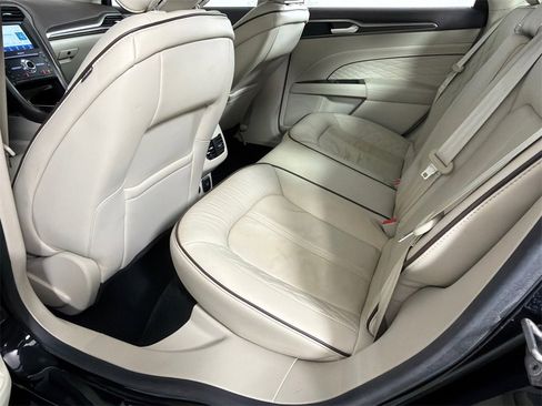 Used 2018 Ford Fusion Platinum image 22