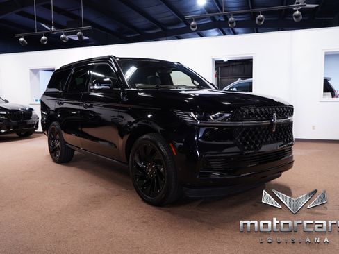 Used 2025 Lincoln Navigator Reserve w/ Jet Appearance Package image 9