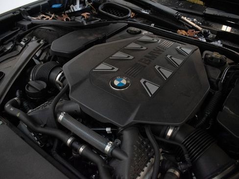 Certified 2023 BMW 760i xDrive w/ Luxury Rear Seating Package image 10