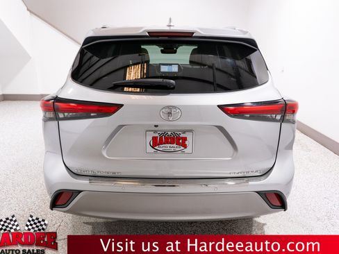 Used 2022 Toyota Highlander Platinum FWD image 4