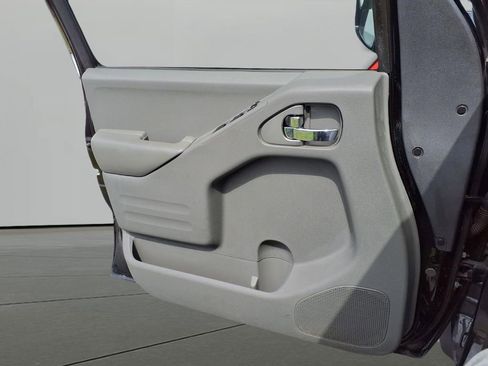 Used 2018 Nissan Frontier SV w/ Value Truck Package image 9