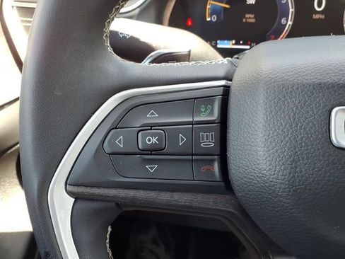 Used 2023 Jeep Grand Cherokee Limited AWD/4WD image 29