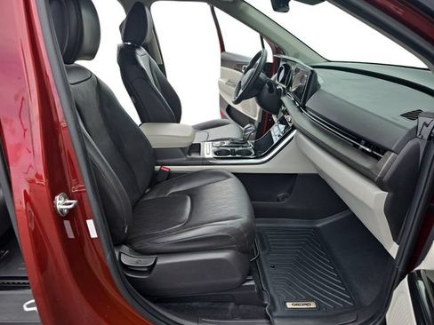 Used 2024 Kia Carnival EX FWD image 10