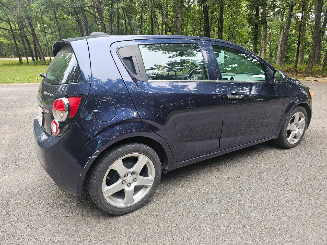 Used 2016 Chevrolet Sonic LTZ FWD image 2