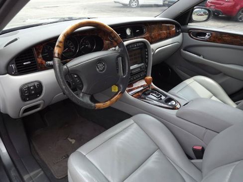 Used 2004 Jaguar XJ8 RWD image 9