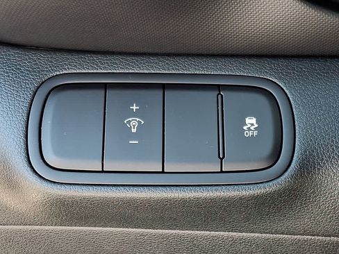 Certified 2025 Hyundai Venue Limited FWD image 22