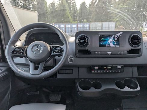 Used 2024 Mercedes-Benz Sprinter 2500 image 17