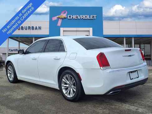 Used 2017 Chrysler 300 Touring w/ Value Package image 7