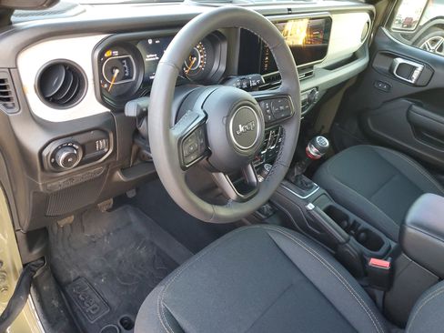 Used 2025 Jeep Wrangler Willys image 12