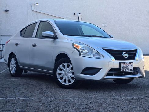 Used 2016 Nissan Versa S Plus image 3