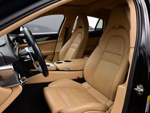 Certified 2020 Porsche Panamera image 5