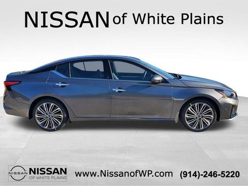 Certified 2025 Nissan Altima 2.5 SL FWD image 3