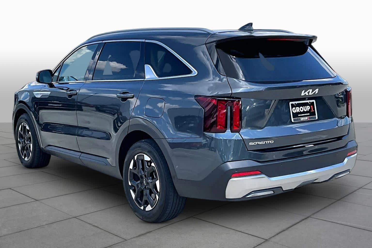 Used 2024 Kia Sorento S w/ Panoramic Sunroof Package FWD image 11
