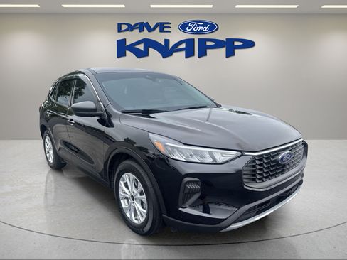 Used 2023 Ford Escape Active w/ Cold Weather Package FWD image 1