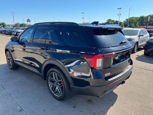 Used 2025 Ford Explorer ST-Line w/ Premium Package AWD/4WD image 4
