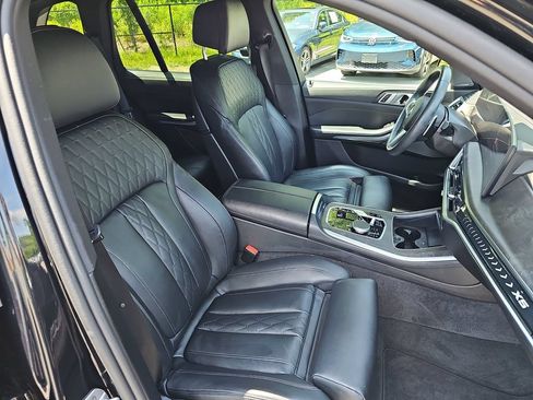 Used 2025 BMW X5 xDrive40i w/ M Sport Package AWD/4WD image 11