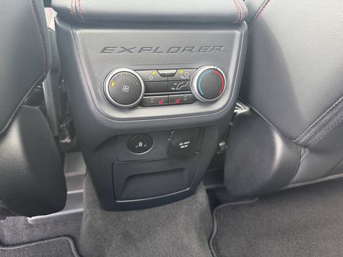 Used 2025 Ford Explorer ST image 17