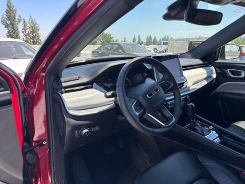 Used 2025 Jeep Compass Limited AWD/4WD image 35