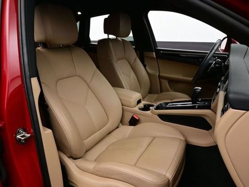 Certified 2023 Porsche Macan AWD/4WD image 17