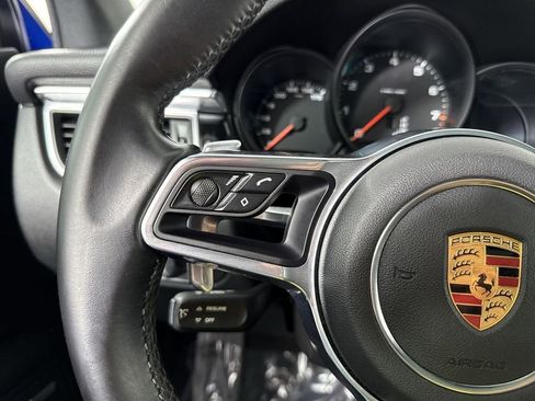 Certified 2018 Porsche Macan AWD/4WD image 38