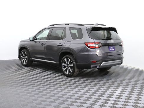 Used 2024 Honda Pilot Touring image 7