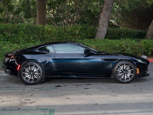 Used 2020 Aston Martin DB11 Coupe image 26
