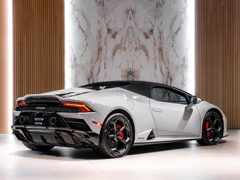 Used 2023 Lamborghini Huracan EVO image 4