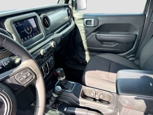 Used 2023 Jeep Wrangler Unlimited w/ Convenience Group AWD/4WD image 25