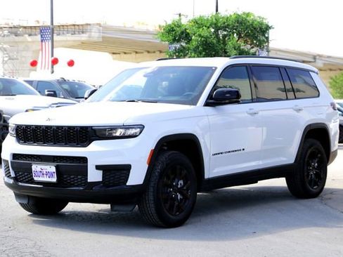 New 2025 Jeep Grand Cherokee L Altitude RWD image 7