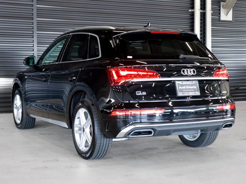 Used 2024 Audi Q5 e Premium w/ Convenience Package image 2