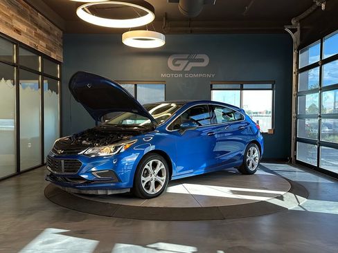 Used 2017 Chevrolet Cruze Premier w/ Enhanced Convenience Package FWD image 24
