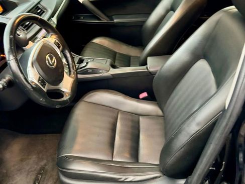 Used 2011 Lexus CT 200h Premium image 3