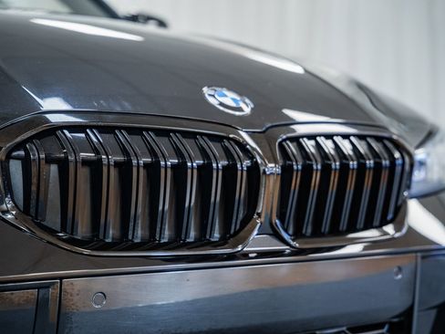 Used 2023 BMW 330i xDrive Sedan w/ M Sport Package image 7