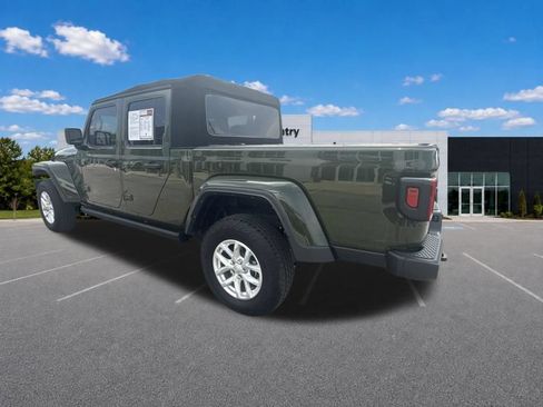 Used 2023 Jeep Gladiator Sport AWD/4WD image 8