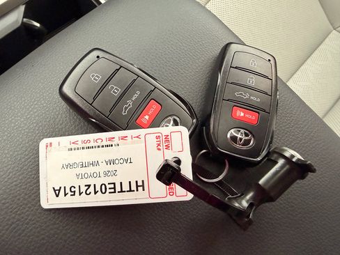Used 2026 Toyota Tacoma Limited AWD/4WD image 38