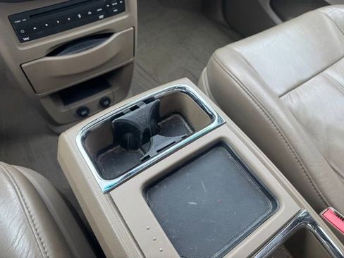 Used 2012 Chrysler Town & Country Limited w/ Luxury Group image 21