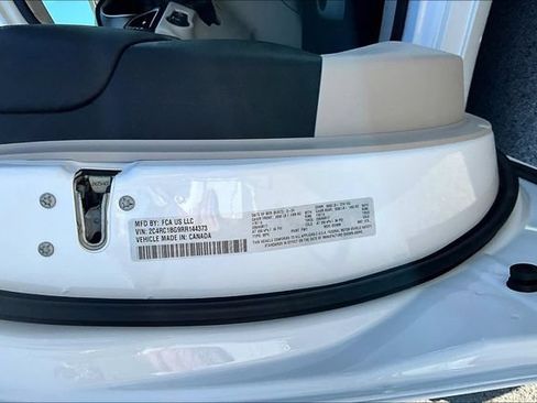 Used 2024 Chrysler Pacifica Touring-L FWD image 21