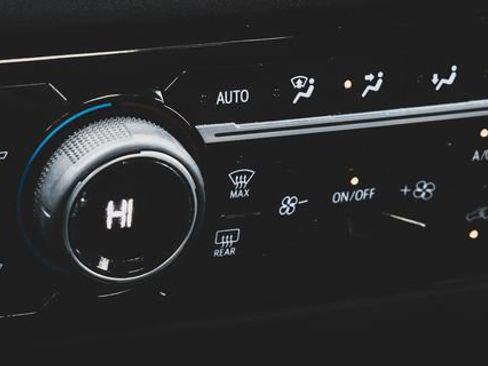 Used 2022 Chevrolet Silverado 1500 LT image 7