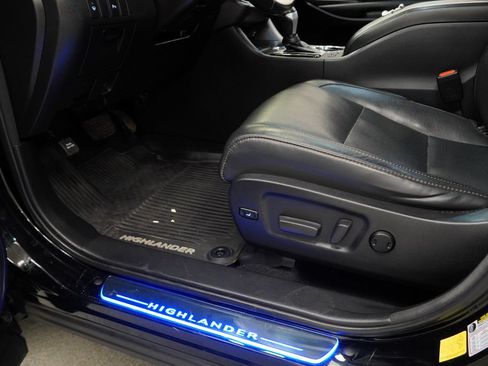 Used 2018 Toyota Highlander Limited AWD/4WD image 42