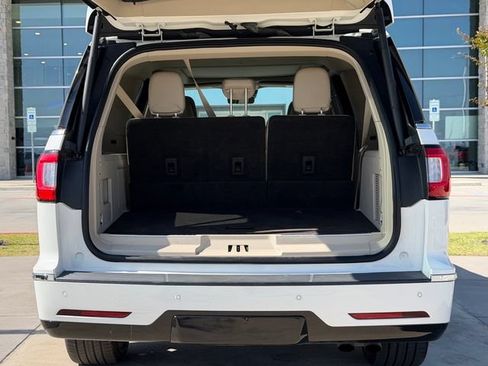 Used 2021 Lincoln Navigator L Reserve w/ Luxury Package RWD image 27