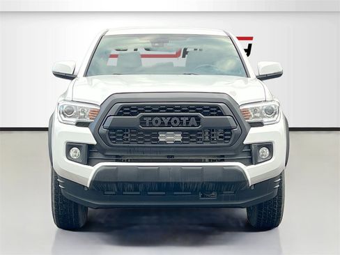 Used 2021 Toyota Tacoma TRD Off-Road w/ Technology Package image 2
